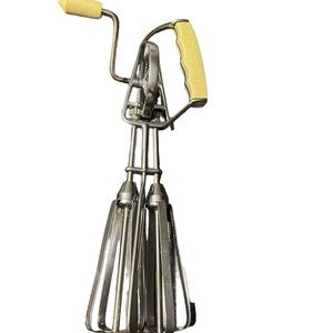 Vintage Maynard Hand Mixer Beater Pale Yellow works great